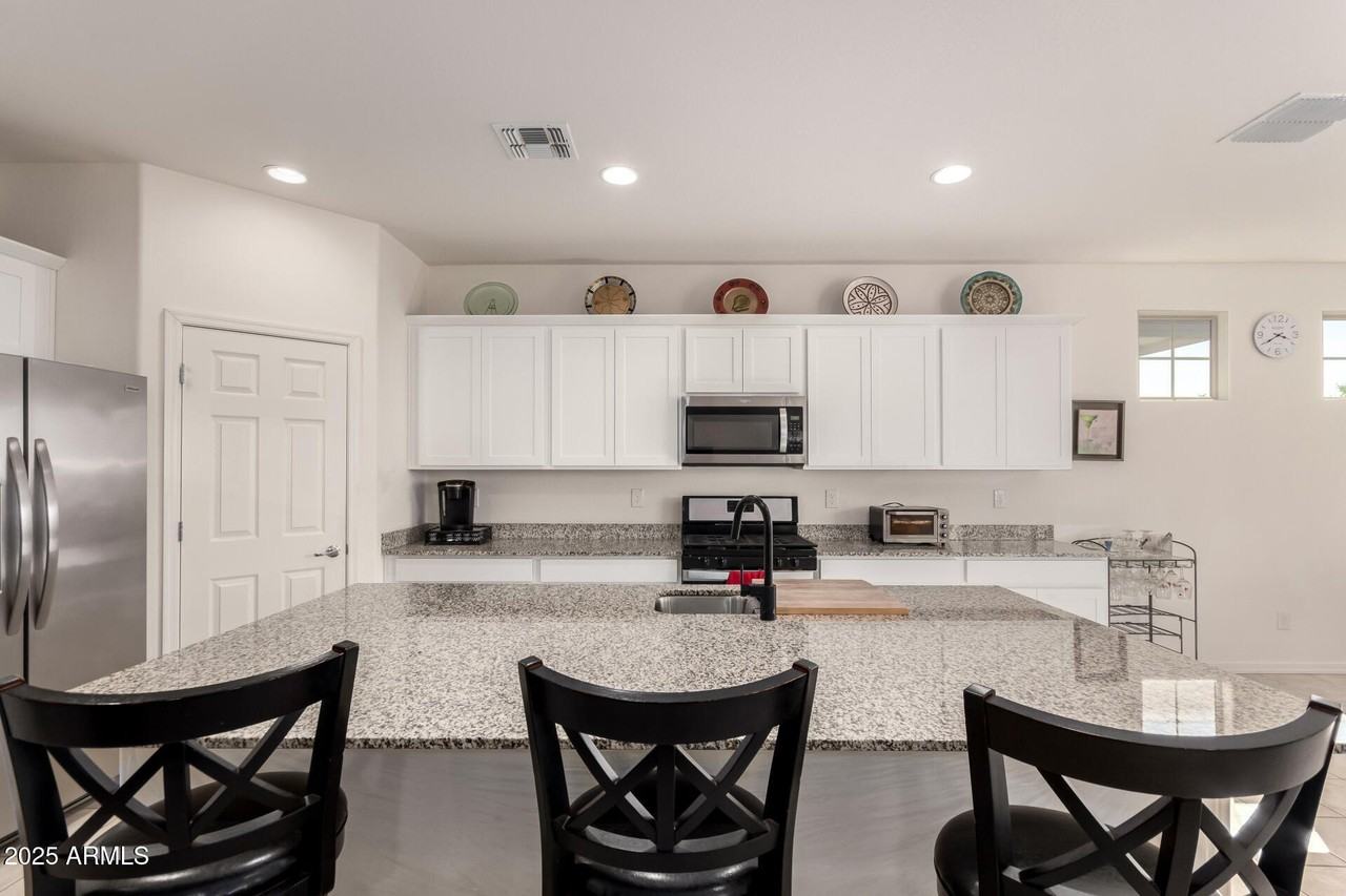 5612 North 109th Avenue - Photo 4 of 30