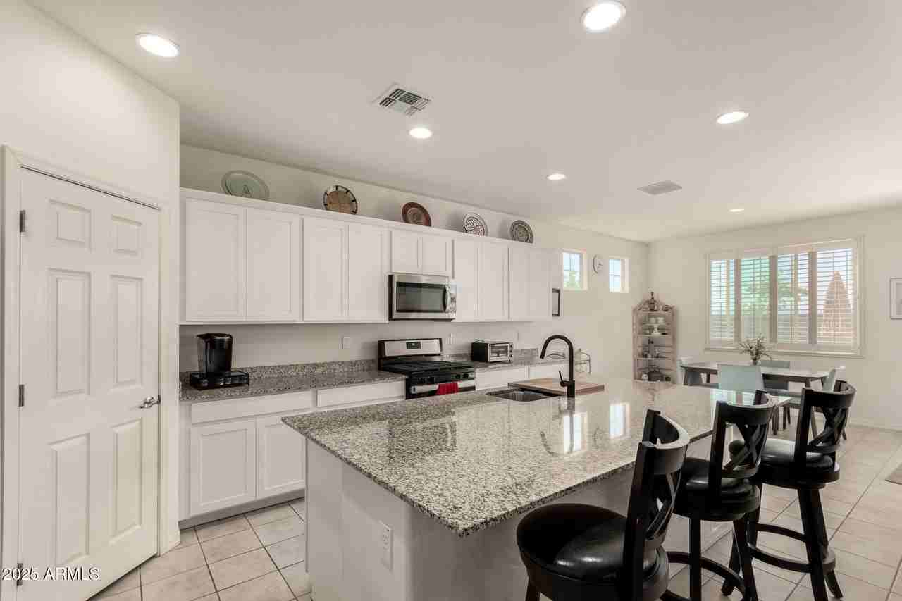 5612 North 109th Avenue - Photo 5 of 30