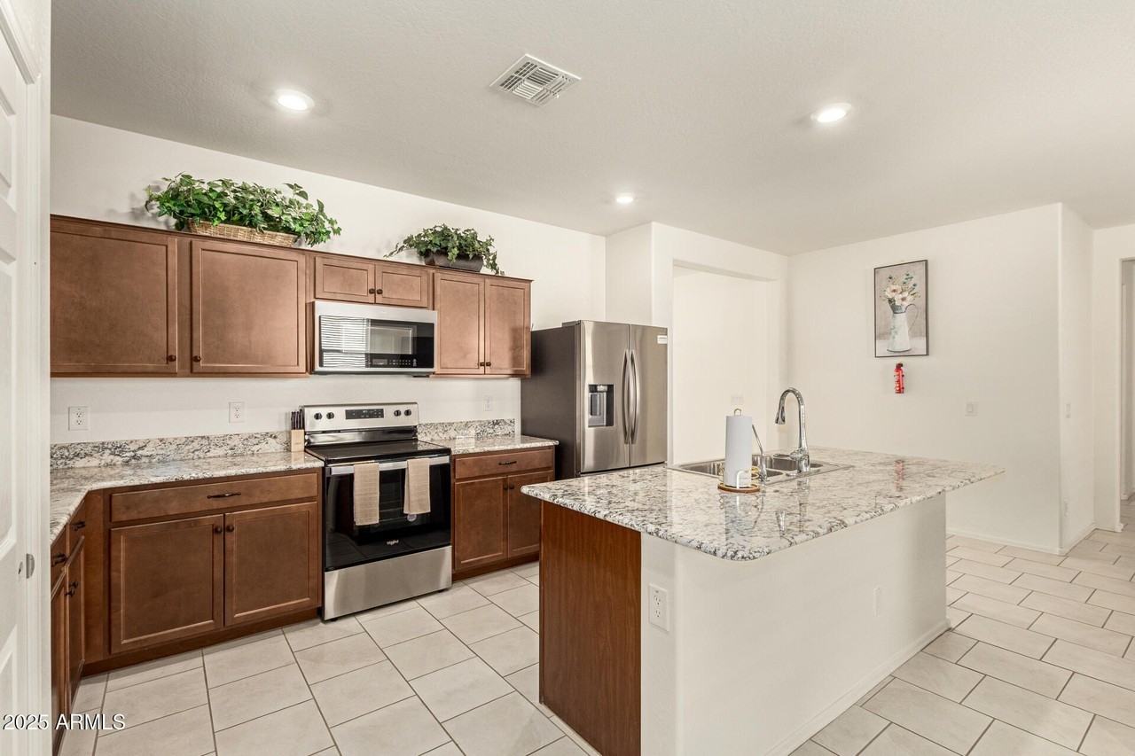 1017 S 7th St - Photo 4 of 27