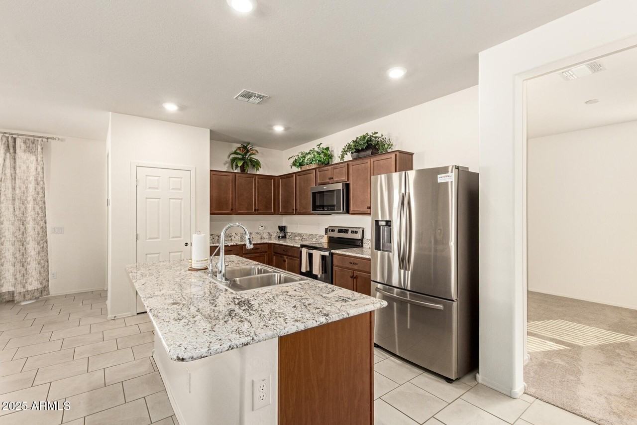 1017 S 7th St - Photo 5 of 27