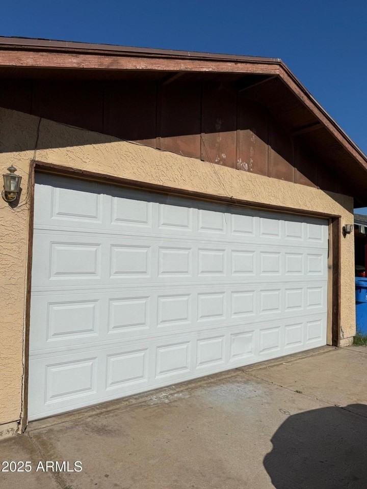 8738 W Columbus Ave - Photo 3 of 29