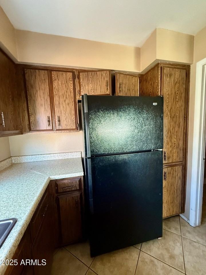 8738 W Columbus Ave - Photo 7 of 29