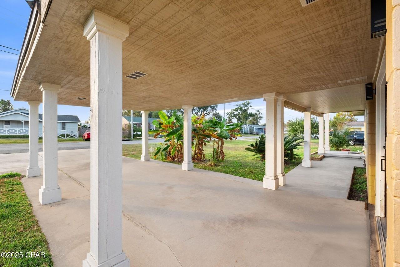 1528 Oak Ave - Photo 3 of 39