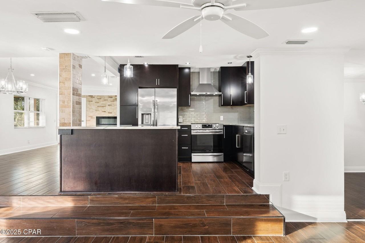 1528 Oak Ave - Photo 7 of 39