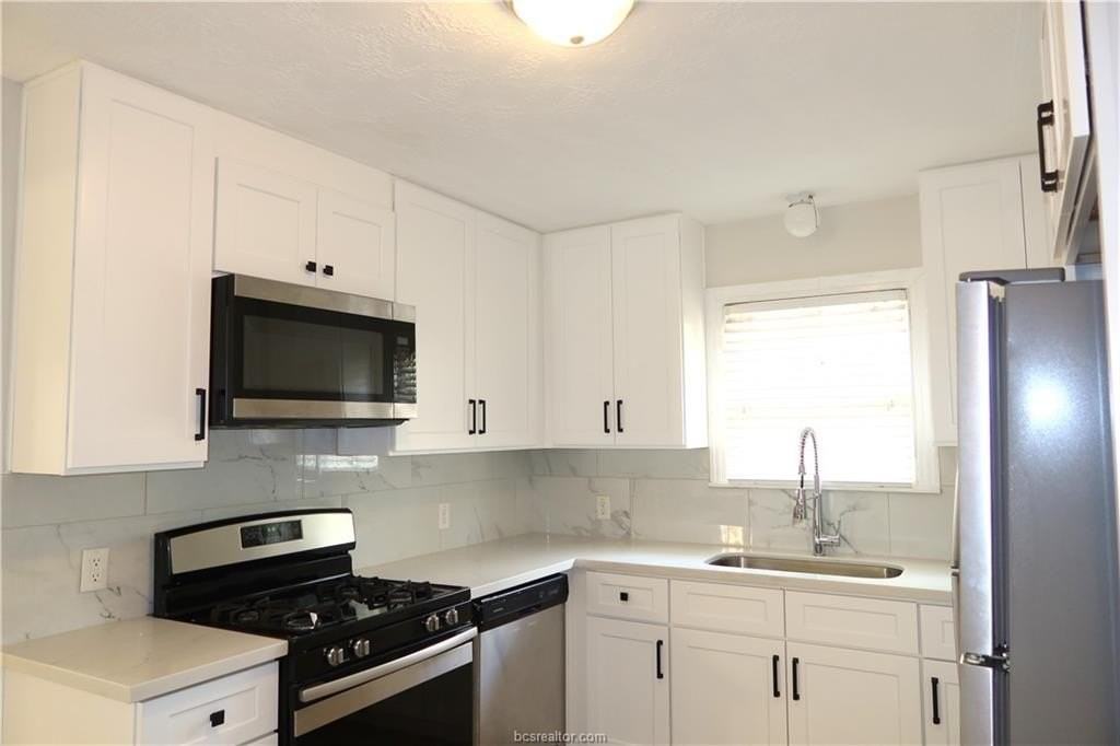 1008 Puryear Dr - Photo 6 of 32