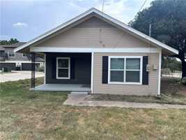 featured image of 305 West 31st Street