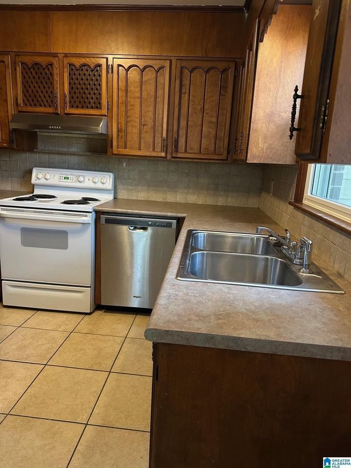 3208 Westbrook Dr - Photo 6 of 13