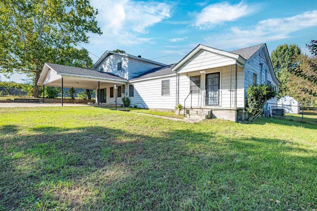 1310 E North St - Photo 3 of 23