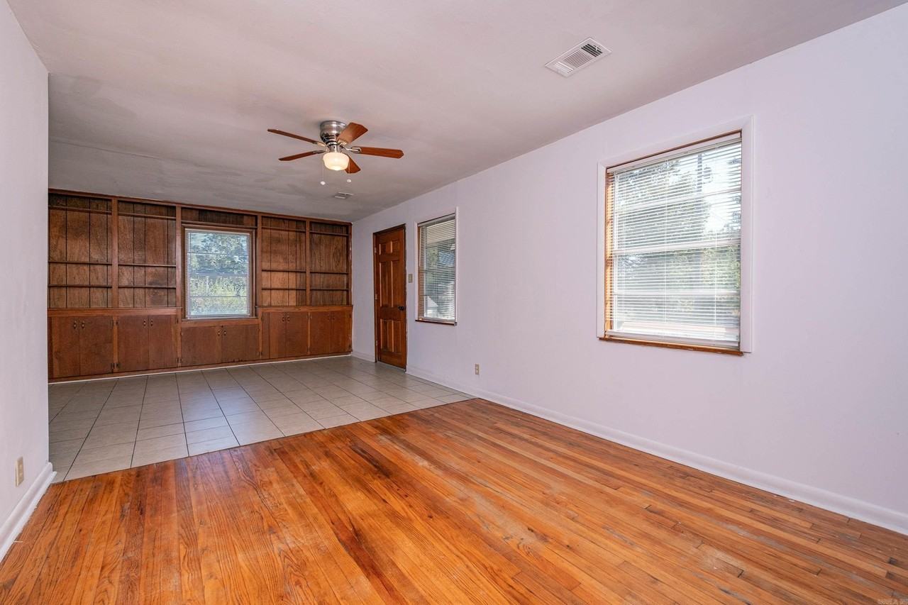 1310 E North St - Photo 5 of 23