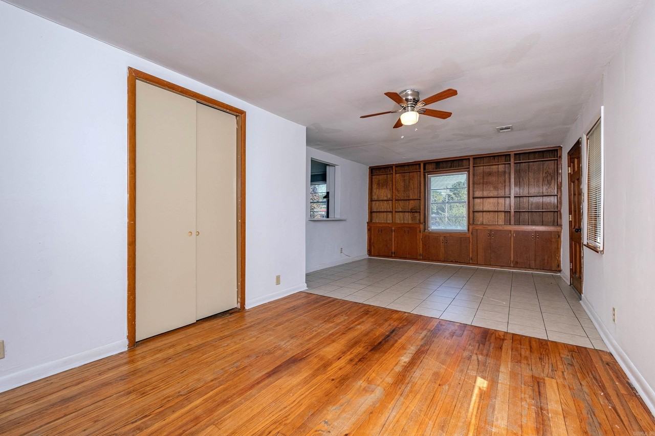 1310 E North St - Photo 6 of 23