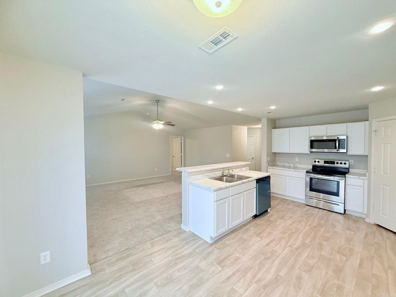 3008 Emerald Park Trl - Photo 3 of 16