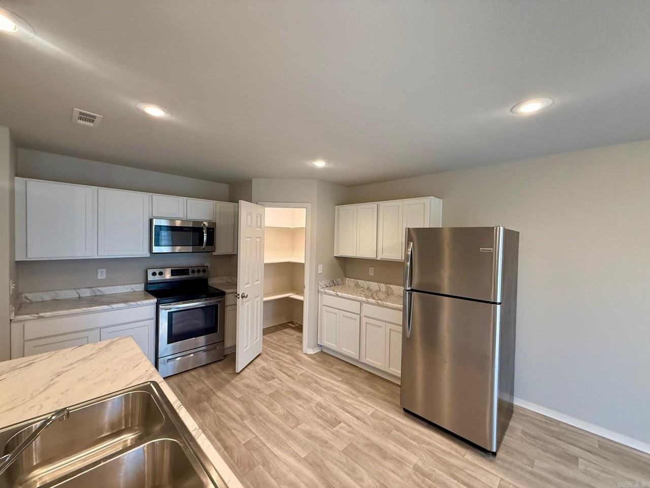 3008 Emerald Park Trl - Photo 4 of 16