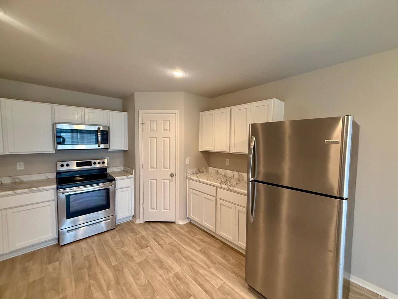 3008 Emerald Park Trl - Photo 5 of 16