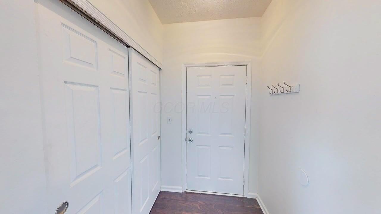 3398 Fishinger Mill Drive - Photo 3 of 25