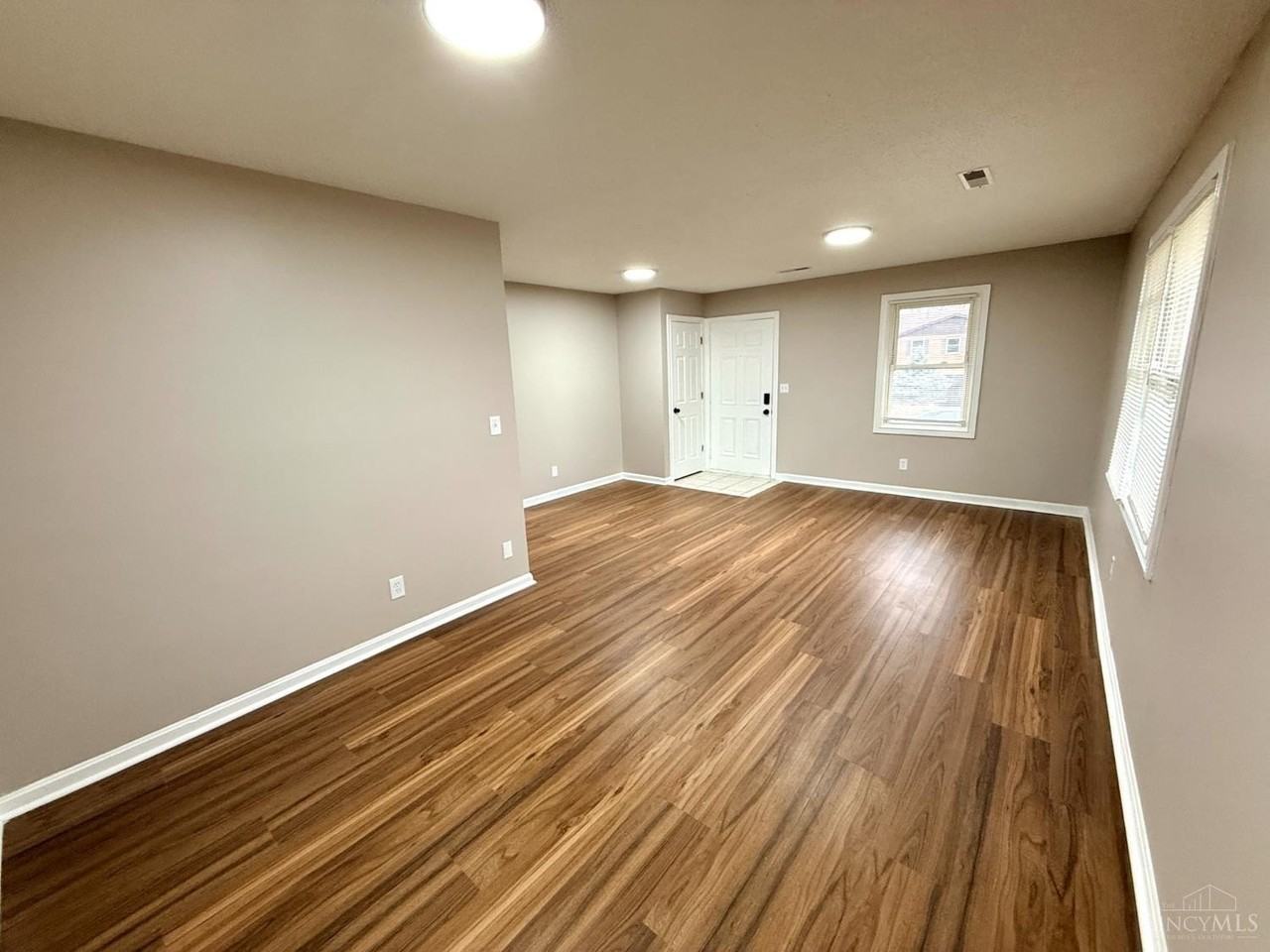 705 Gordon Smith Blvd Apt 1 #1 - Photo 5 of 18