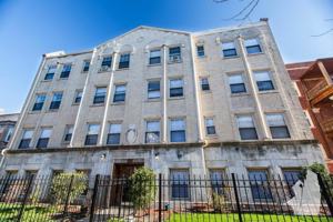 featured image of 4031 North Kenmore Avenue #203