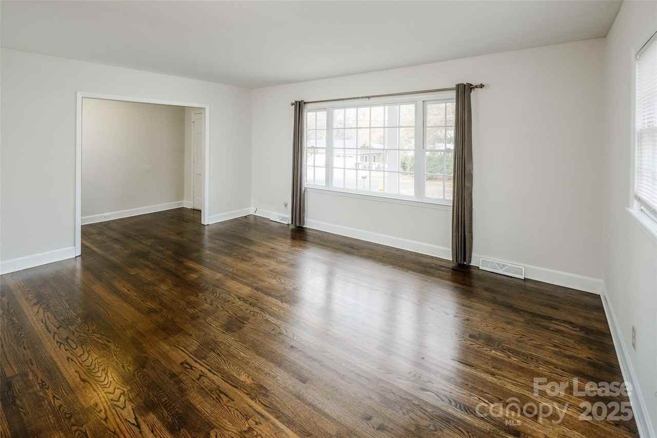 7029 Yorktowne Drive - Photo 4 of 27