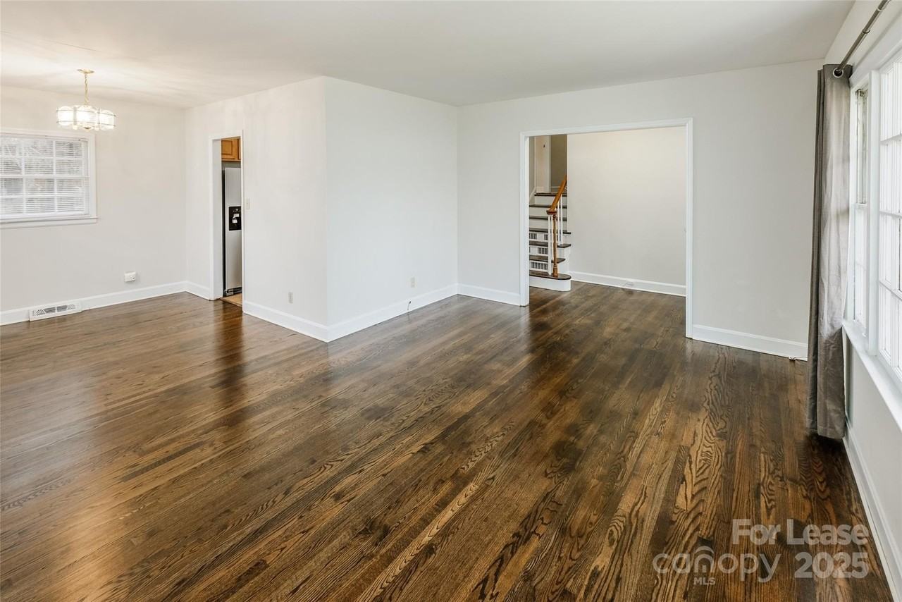 7029 Yorktowne Drive - Photo 5 of 27