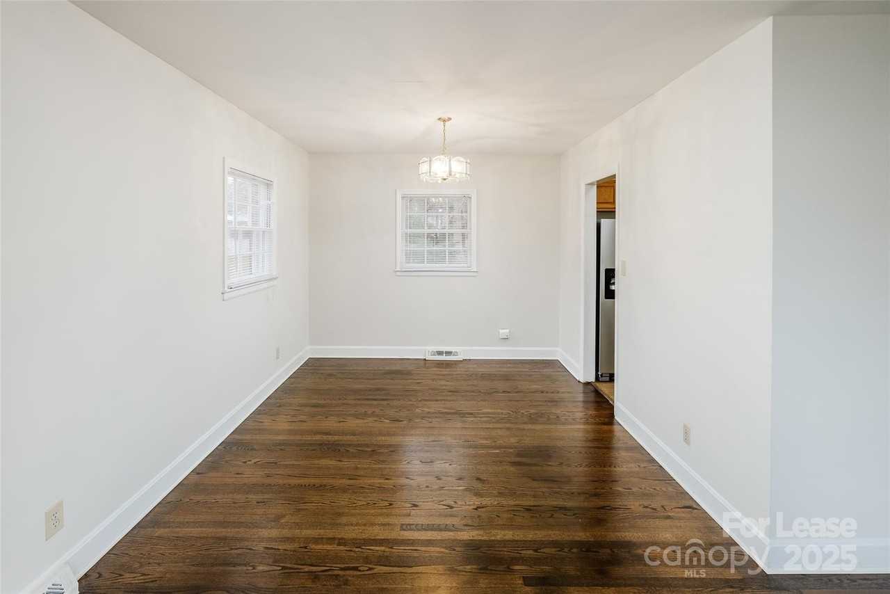 7029 Yorktowne Drive - Photo 6 of 27