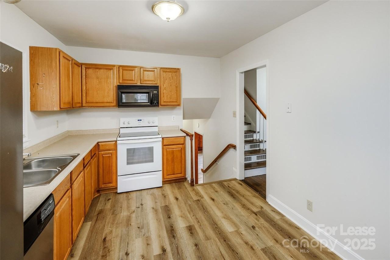 7029 Yorktowne Drive - Photo 7 of 27