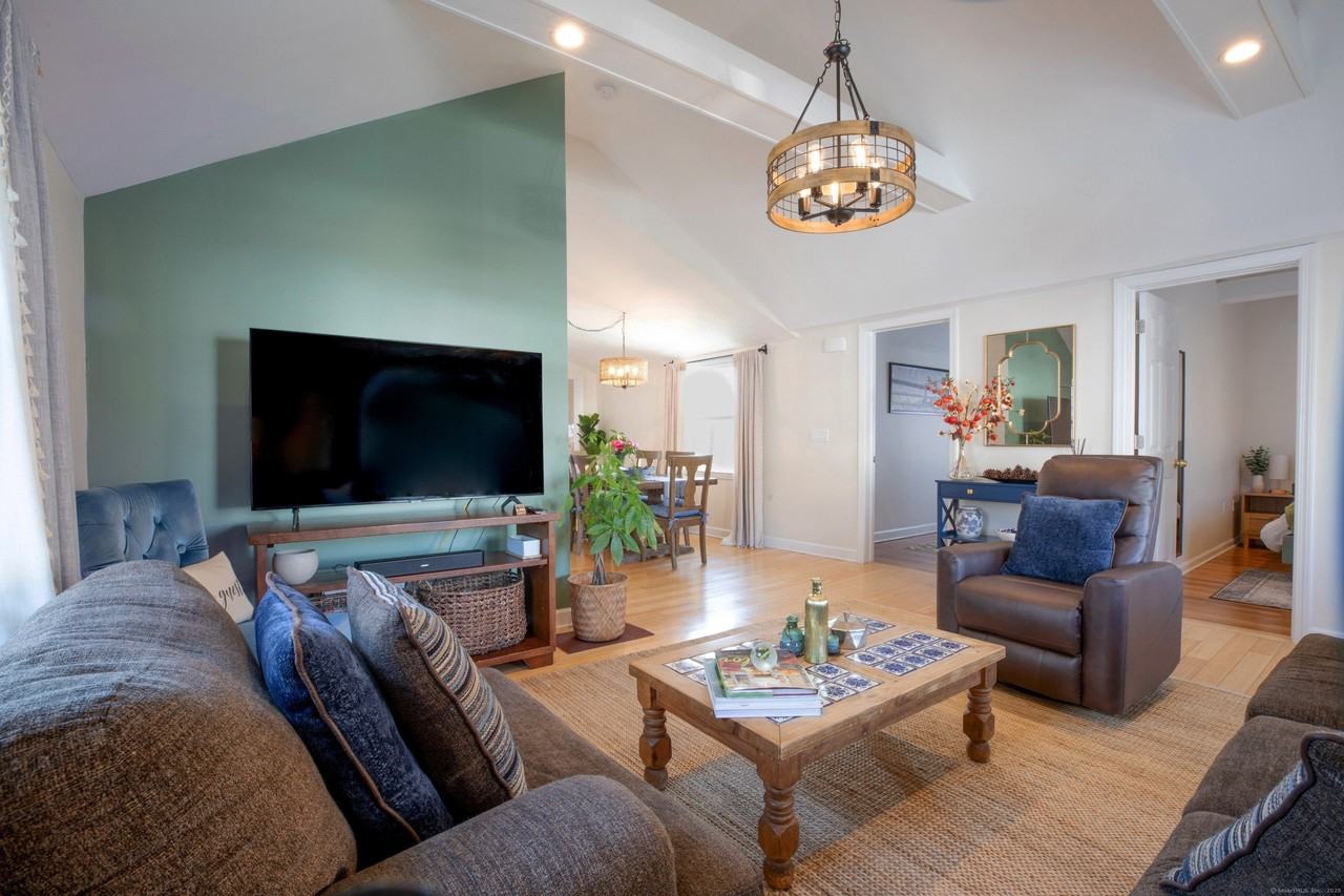 29 Quintard Ter - Photo 6 of 22