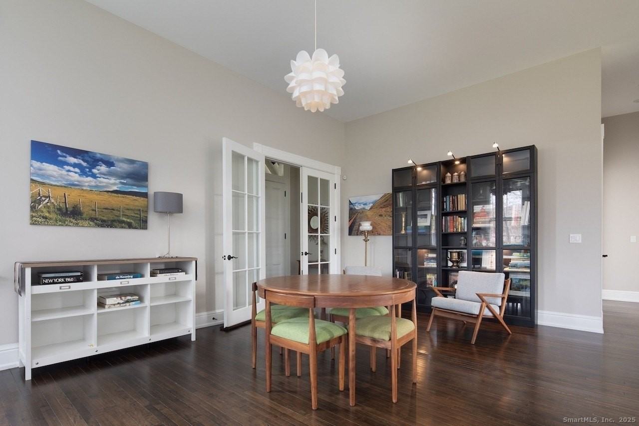 33 Sharon Rd - Photo 6 of 13