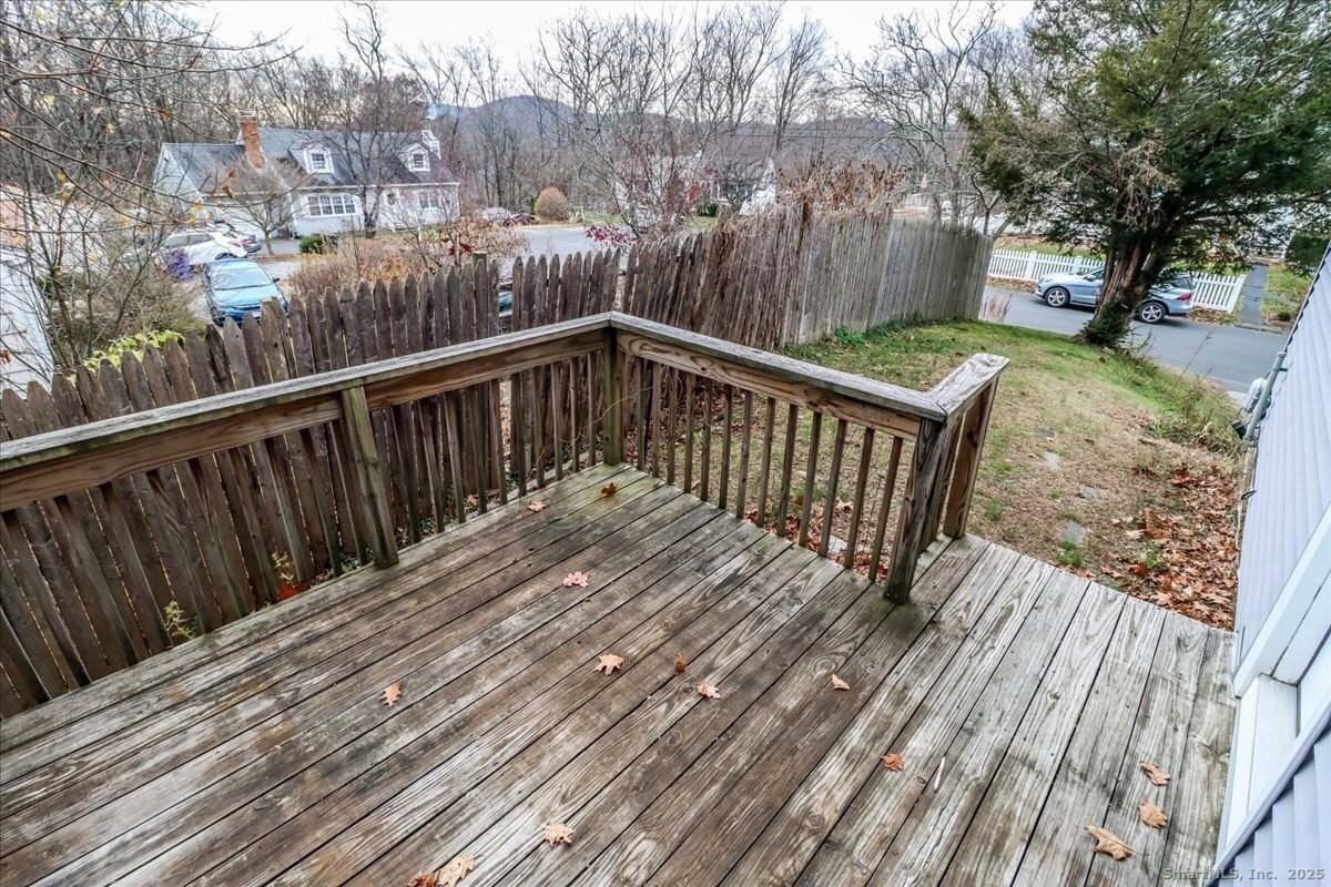 32 Pleasant St - Photo 5 of 29