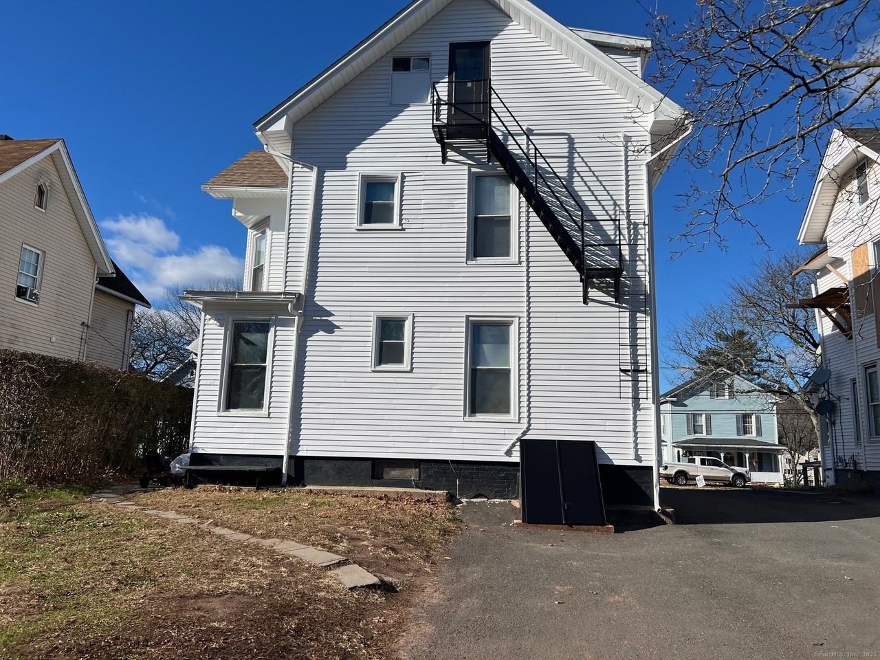 77 Windsor Ave #2 - Photo 3 of 16