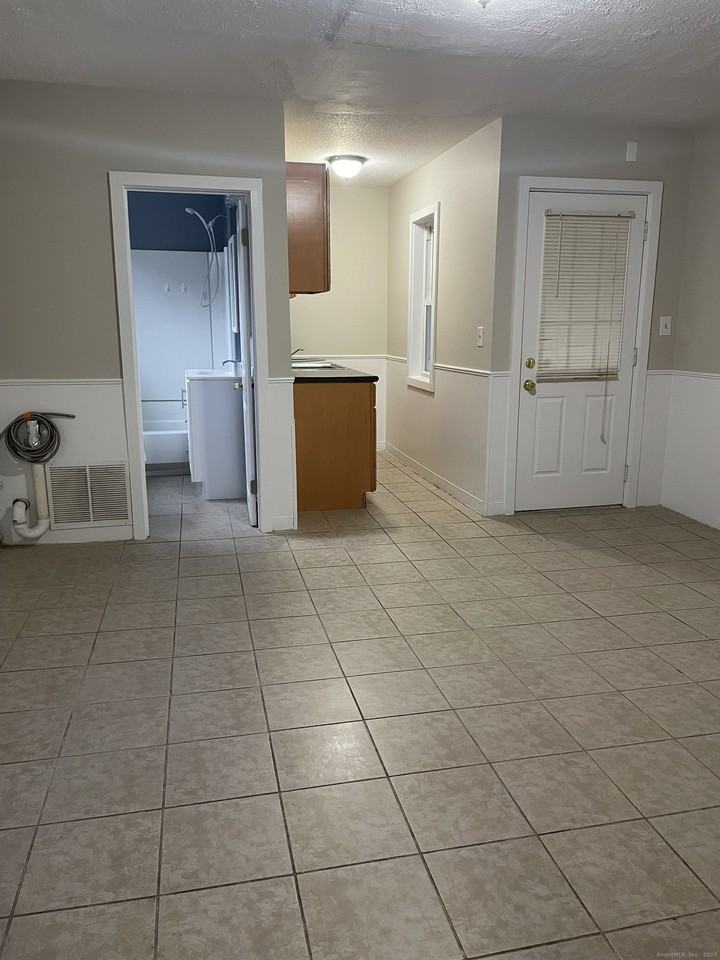 132 Gridley St - Photo 3 of 8