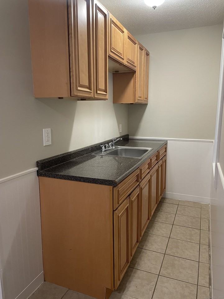 132 Gridley St - Photo 5 of 8