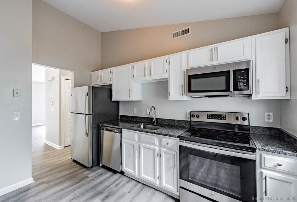 253 W River St - Photo 4 of 6