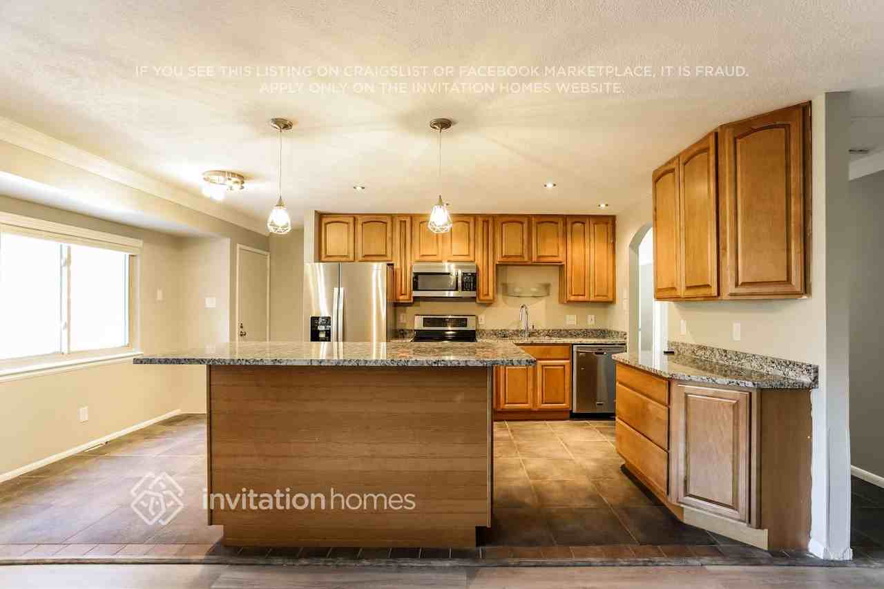 2617 S Salida St - Photo 5 of 16