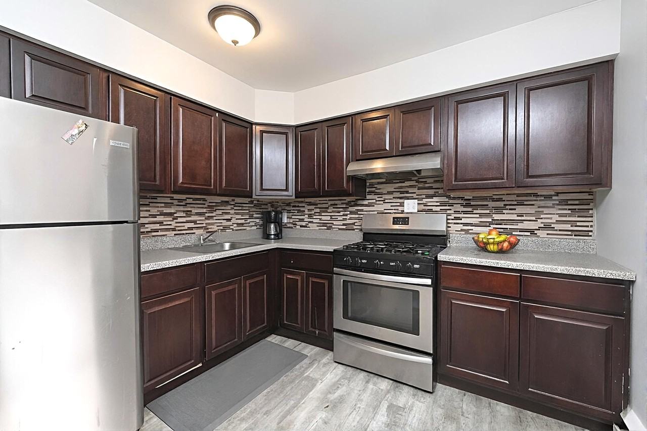 Longshore Apartments - Photo 2 of 16