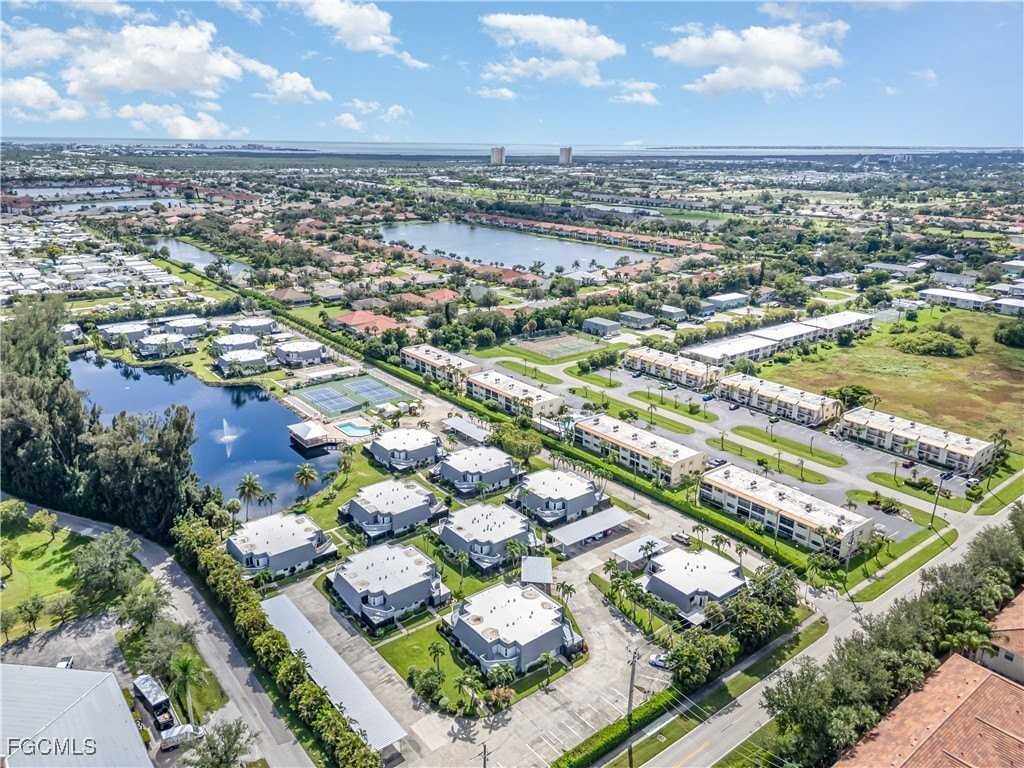 16051 Amberwood Lake Ct Apt 4 #4 - Photo 3 of 17