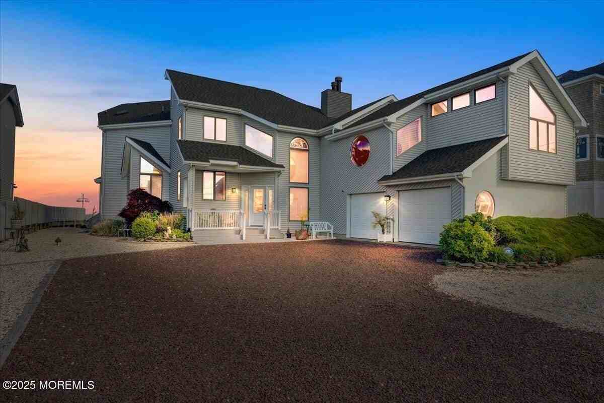 1207 Capstan Dr - Photo 2 of 50