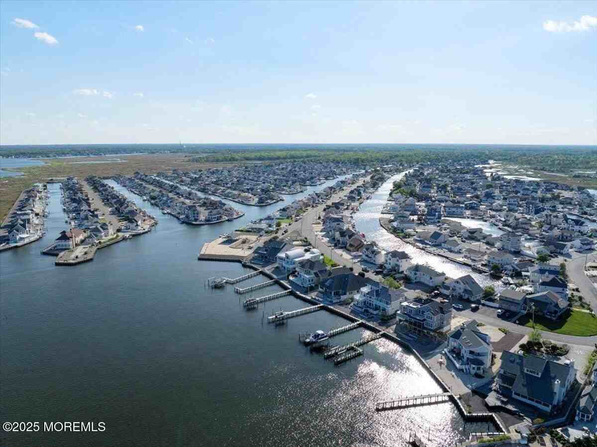 1207 Capstan Dr - Photo 6 of 50