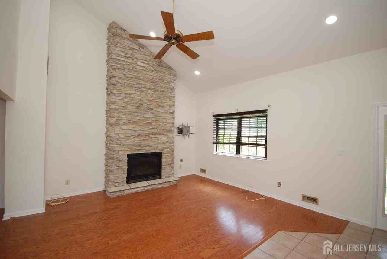 1 Wellington Ct - Photo 3 of 23