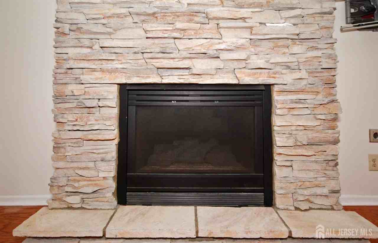 1 Wellington Ct - Photo 6 of 23