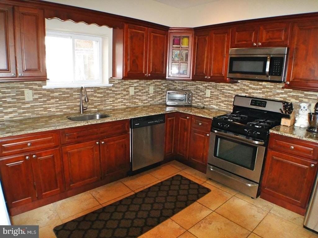 2533 S Rosewood St - Photo 7 of 16