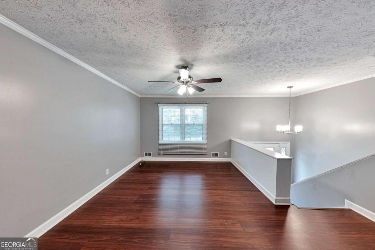 115 Elizabeth Way - Photo 2 of 15