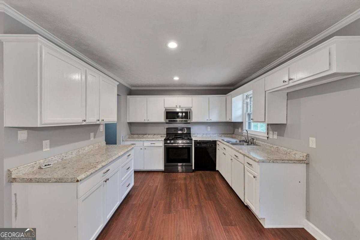 115 Elizabeth Way - Photo 5 of 15