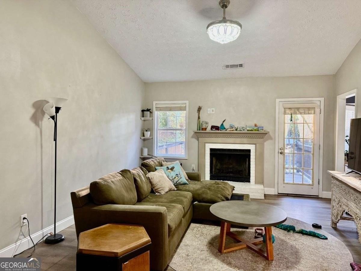 3310 Stratton Ln - Photo 2 of 13