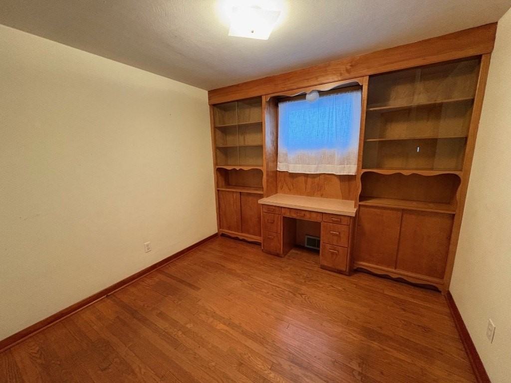 1115 Lake St - Photo 5 of 24