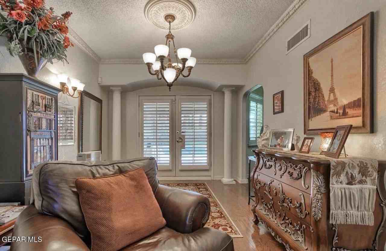 1933 Gus Moran St - Photo 6 of 19