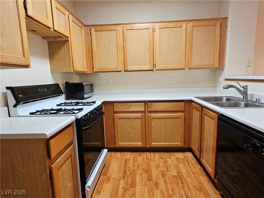 6521 Hillside Brook Avenue - Photo 7 of 27