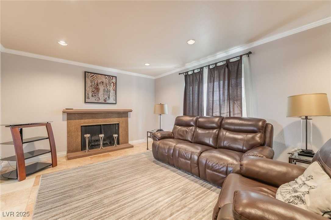 1038 Tam O Shanter - Photo 3 of 21