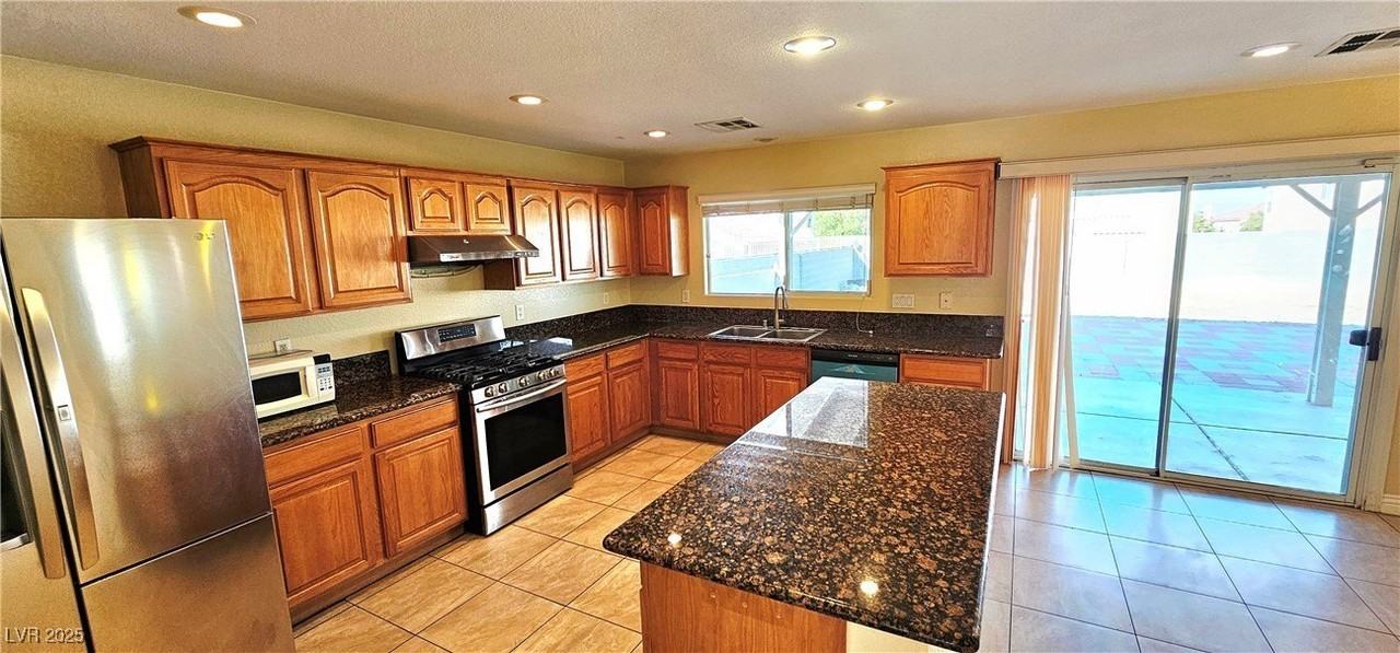 5876 Capsicum Court - Photo 4 of 32