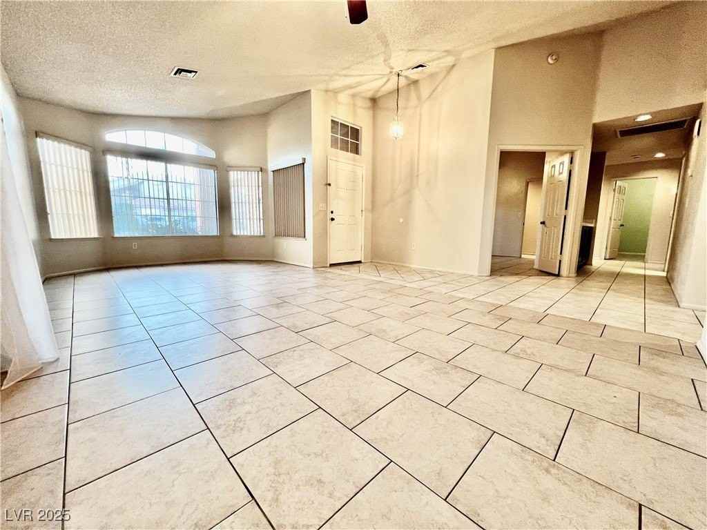 8420 Airmont Ct - Photo 4 of 38