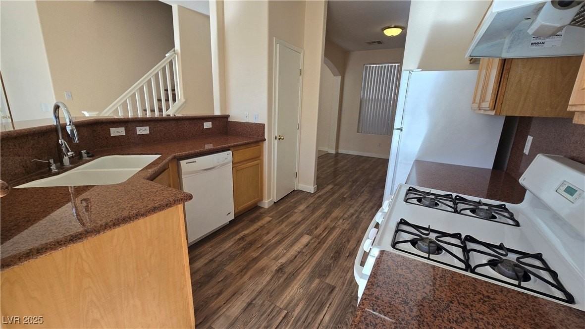 2525 Rainbow Cactus Ct - Photo 6 of 36