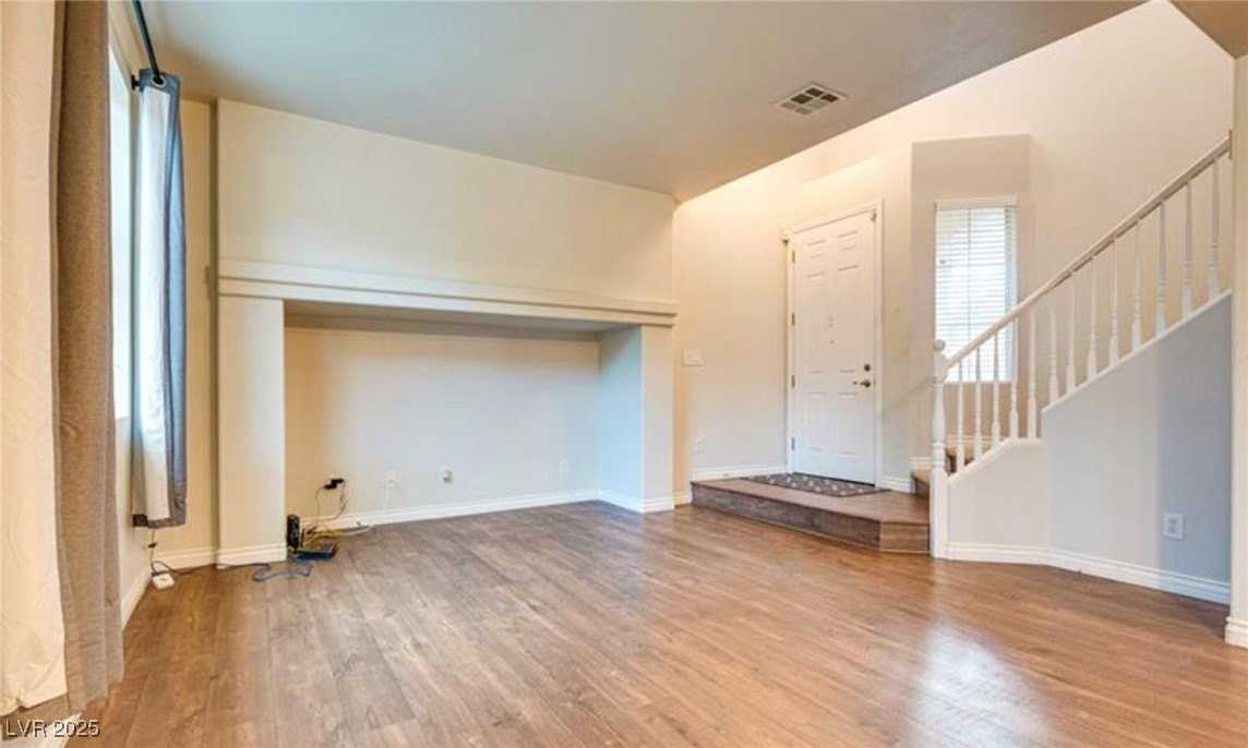 6044 Fair Valley St - Photo 5 of 15